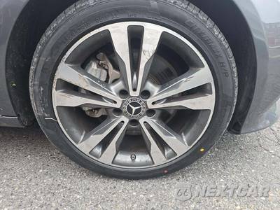 2021 Mercedes-Benz C 300 4MATIC Sedan - zdjęcie 29 z 30 - miniatura