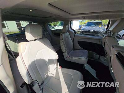 2017 Chrysler Pacifica Limited 121.6" WB - zdjęcie 17 z 23 - miniatura