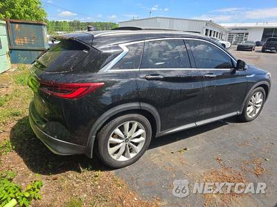 2019 INFINITI ESSENTIAL - zdjęcie 3 z 20 - miniatura