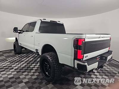 2026 Ford Super Duty F-350 Platinum Crew Cab Medium Bed - zdjęcie 2 z 20 - miniatura
