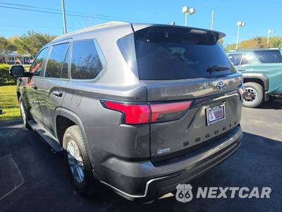 2024 Toyota Sequoia SR5 - zdjęcie 2 z 35 - miniatura