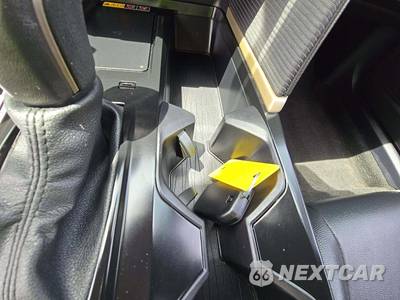 2025 Toyota Camry SE - zdjęcie 8 z 22 - miniatura