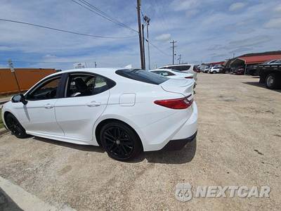 2025 Toyota Camry SE - zdjęcie 2 z 22 - miniatura