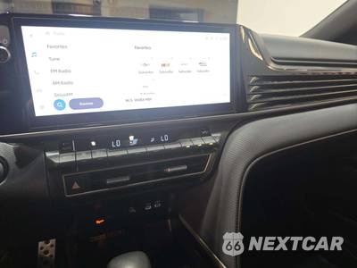 2025 Toyota Camry SE - zdjęcie 10 z 26 - miniatura