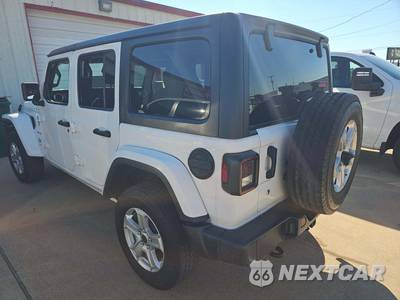 2020 Jeep Wrangler Unlimited Sahara - zdjęcie 2 z 22 - miniatura