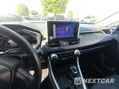 2025 Toyota RAV4 XLE Premium - zdjęcie 10 z 21 - miniatura