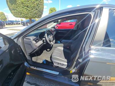 2025 Toyota Camry XLE - zdjęcie 6 z 20 - miniatura