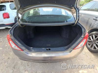 2014 Nissan Versa SV - zdjęcie 14 z 31 - miniatura