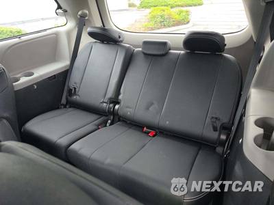2017 Toyota Sienna SE 8-Passenger 119.3" WB - zdjęcie 11 z 24 - miniatura