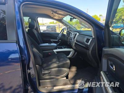 2019 Nissan TITAN SV Crew Cab Short Bed - zdjęcie 18 z 24 - miniatura