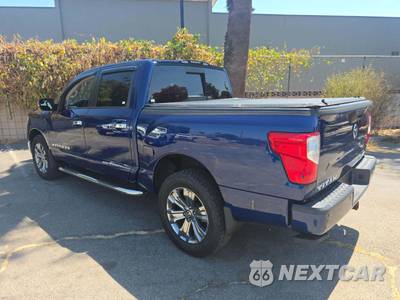 2019 Nissan TITAN SV Crew Cab Short Bed - zdjęcie 2 z 24 - miniatura