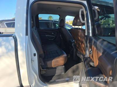 2018 Nissan TITAN Platinum Reserve Crew Cab Short Bed - zdjęcie 16 z 27 - miniatura