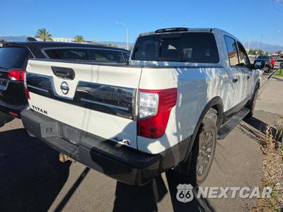 2018 Nissan TITAN Platinum Reserve Crew Cab Short Bed - zdjęcie 3 z 27 - miniatura