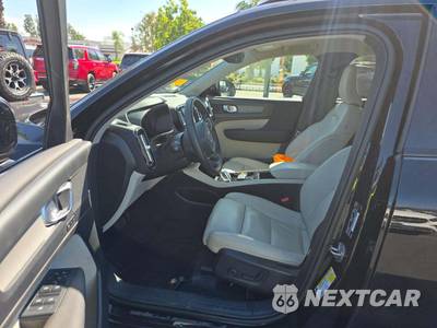 2023 Volvo XC40 B5 Plus Dark Theme - zdjęcie 6 z 23 - miniatura