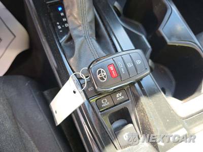 2025 Toyota Camry LE - zdjęcie 8 z 23 - miniatura