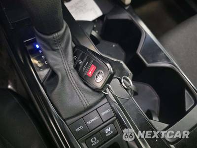 2025 Toyota Camry LE - zdjęcie 8 z 21 - miniatura