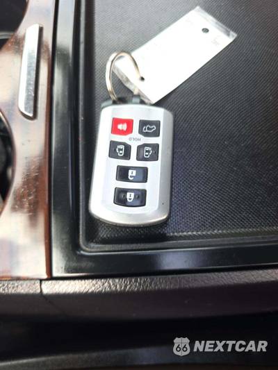 2018 Toyota Sienna Limited Premium 7-Passenger 119.3" WB - zdjęcie 8 z 25 - miniatura