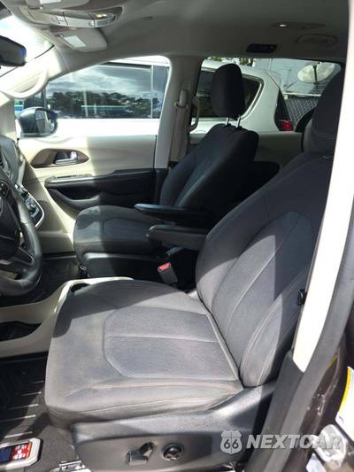 2017 Chrysler Pacifica LX 121.6" WB - zdjęcie 6 z 25 - miniatura
