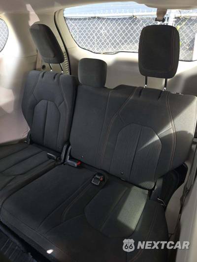 2017 Chrysler Pacifica LX 121.6" WB - zdjęcie 14 z 25 - miniatura