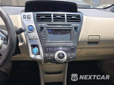 2014 Toyota Prius v Three - zdjęcie 7 z 26 - miniatura