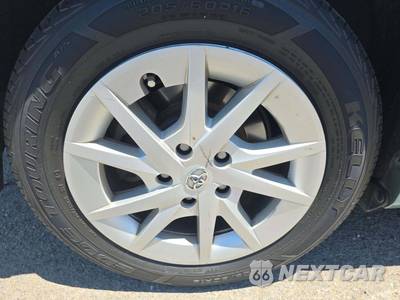 2014 Toyota Prius v Three - zdjęcie 21 z 26 - miniatura