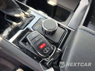 2026 Toyota Sequoia Platinum - zdjęcie 5 z 19 - miniatura