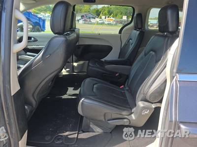 2019 Chrysler Pacifica Touring L 121.6" WB - zdjęcie 10 z 27 - miniatura