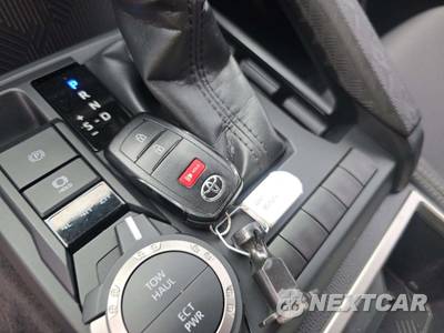 2025 Toyota Tacoma SR5 Crew Cab Medium Bed - zdjęcie 5 z 18 - miniatura