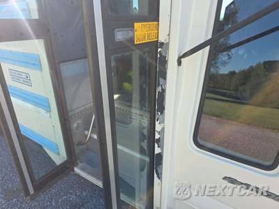 2006 Chevrolet Express 3500 Cutaway 1WT 9600 GVWR - zdjęcie 24 z 25 - miniatura