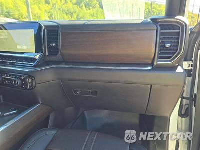 2024 Chevrolet Silverado 2500HD High Country Crew Cab Medium Bed 3LZ - zdjęcie 19 z 24 - miniatura
