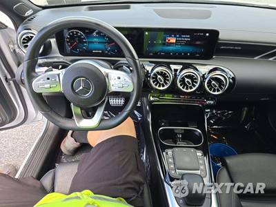 2021 Mercedes-Benz AMG A 35 4MATIC - zdjęcie 10 z 23 - miniatura
