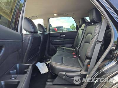 2023 Nissan Pathfinder SL - zdjęcie 13 z 26 - miniatura