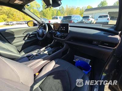 2026 Toyota Grand Highlander Hybrid MAX Platinum - zdjęcie 16 z 17 - miniatura