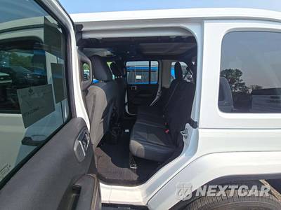 2025 Jeep Wrangler 4 Door Sahara - zdjęcie 13 z 20 - miniatura