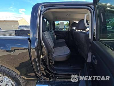 2018 Nissan TITAN SV Crew Cab Short Bed - zdjęcie 13 z 18 - miniatura