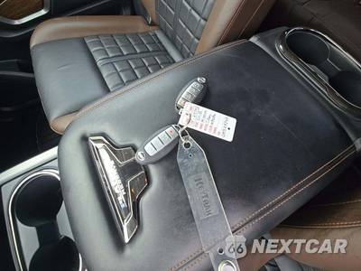 2018 Nissan TITAN Platinum Reserve Crew Cab Short Bed - zdjęcie 5 z 19 - miniatura