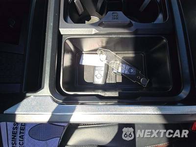 2024 Ford Super Duty F-250 Lariat Crew Cab Medium Bed - zdjęcie 5 z 20 - miniatura