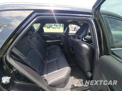 2025 Toyota Crown Signia XLE - zdjęcie 16 z 20 - miniatura