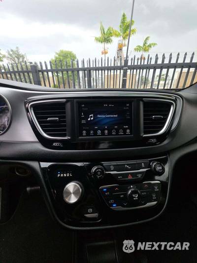 2020 Chrysler Pacifica Touring 121.6" WB - zdjęcie 10 z 24 - miniatura