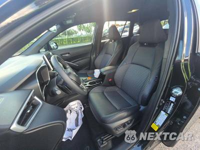 2025 Toyota Corolla Cross Hybrid XSE - zdjęcie 6 z 20 - miniatura