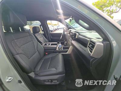 2025 Toyota Tundra SR5 Crew Cab Short Bed - zdjęcie 18 z 23 - miniatura