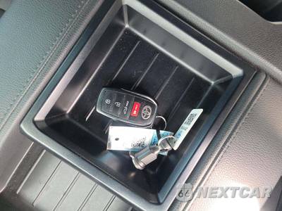 2025 Toyota Tundra SR5 Crew Cab Short Bed - zdjęcie 8 z 23 - miniatura