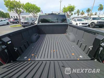 2025 Toyota Tundra SR5 Crew Cab Short Bed - zdjęcie 14 z 23 - miniatura