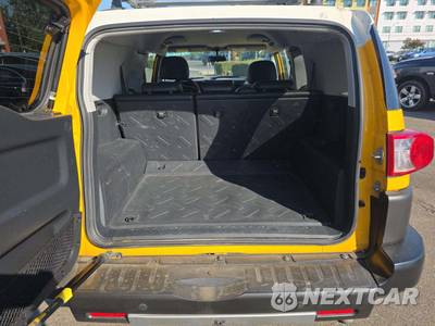 2008 Toyota FJ Cruiser w/Rear Doors - zdjęcie 11 z 21 - miniatura