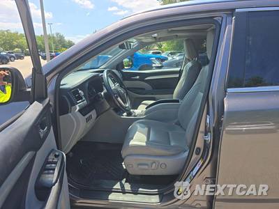 2019 Toyota Highlander XLE - zdjęcie 3 z 27 - miniatura