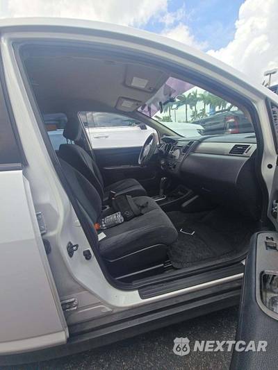 2011 Nissan Versa 1.8 S Sedan - zdjęcie 18 z 28 - miniatura