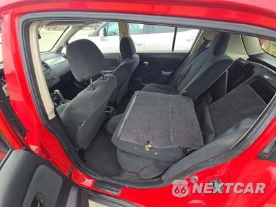 2011 Nissan Versa 1.8 S Hatchback - zdjęcie 13 z 25 - miniatura