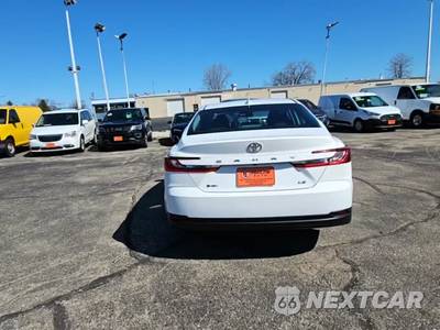 2025 Toyota Camry LE - zdjęcie 4 z 22 - miniatura