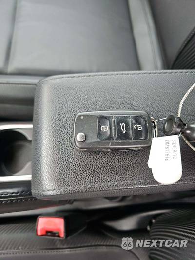 2013 Volkswagen Beetle Convertible TDI w/Sound & Navigation - zdjęcie 8 z 20 - miniatura