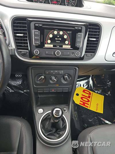2013 Volkswagen Beetle Convertible TDI w/Sound & Navigation - zdjęcie 10 z 20 - miniatura